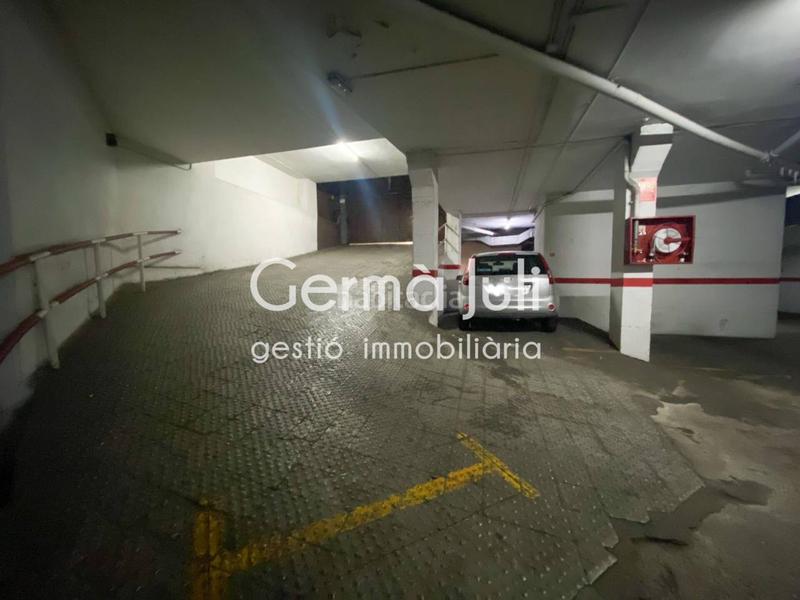 Foto e13e515b-277b-4039-831f-69e03b3d0b34. Car parking in Centre Badalona