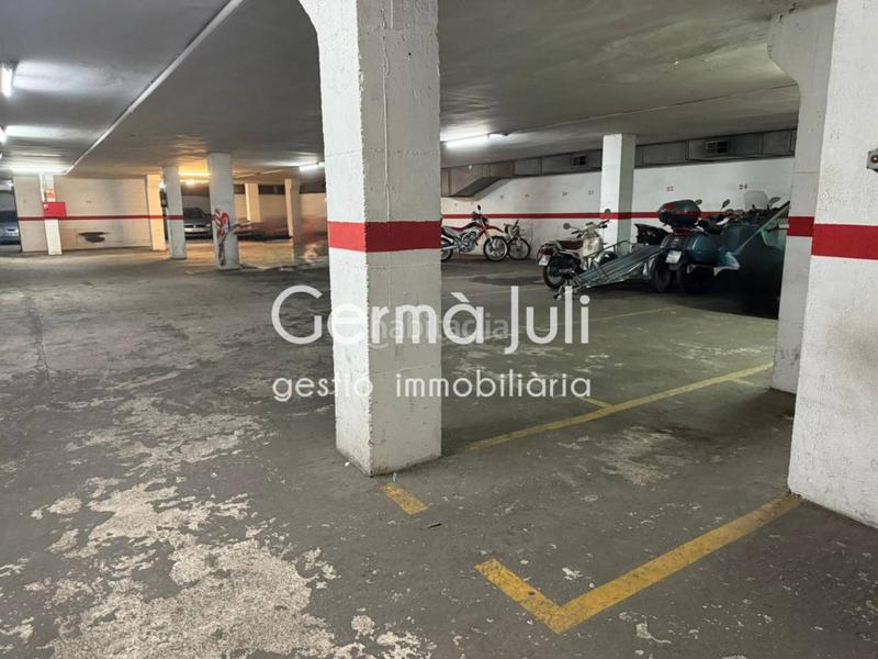 Foto b3899dbc-a246-4218-99f8-b1d49a565a0d. Alquiler parking coche plaza parking para moto en Badalona