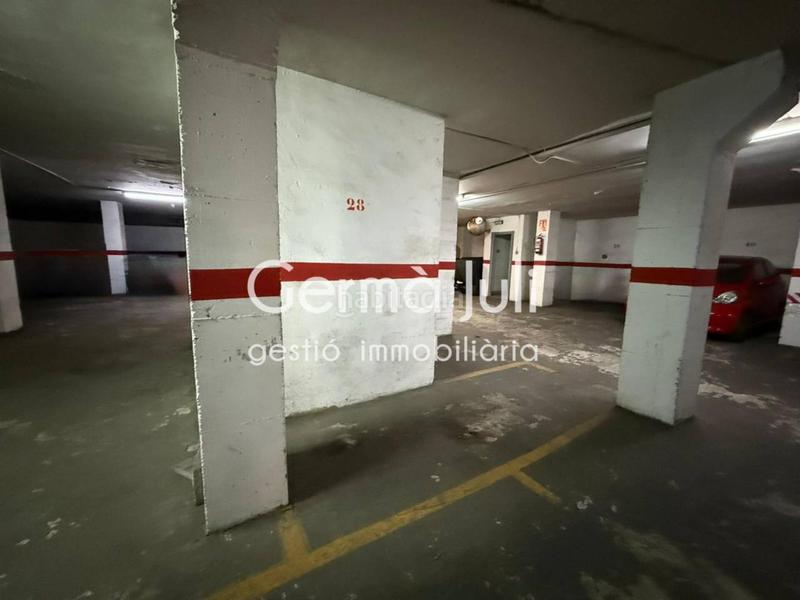 Foto c1399cc6-725d-4578-a328-9fd214f0d6a0. Alquiler parking coche plaza parking para moto en Badalona