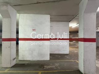 Miete Autoparkplatz in Centre. Plaza parking para moto