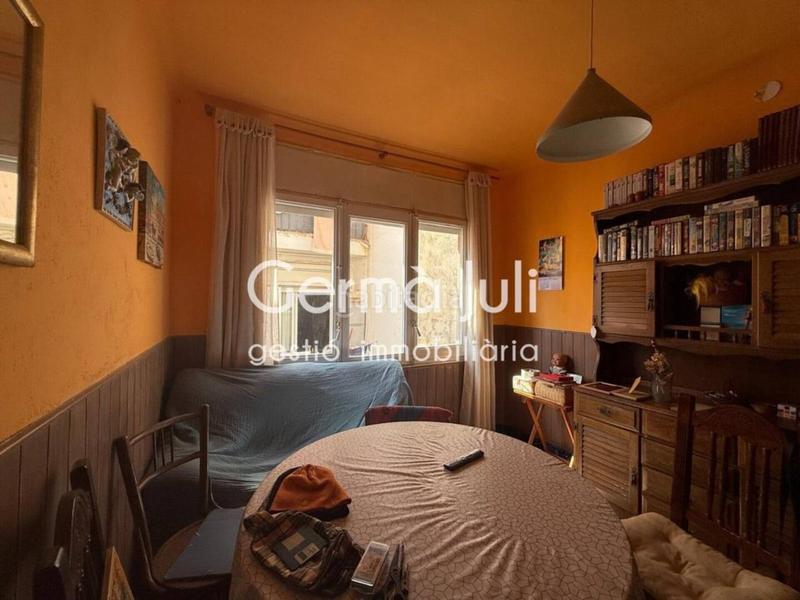Foto b050193a-ff80-472d-9443-6d308a488193. Haus mit parking in Casagemes Badalona