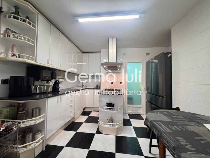 Foto 29def8de-c415-4937-af55-34c4d2454d8d. Appartement avec chauffage dans Morera Badalona