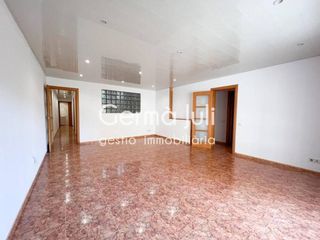 Pis  Calle seu d´urgell. Piso en venta en casagemescentro