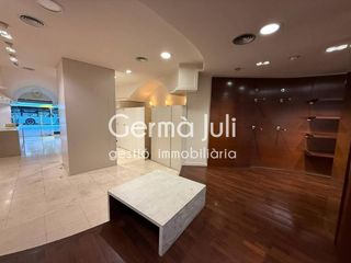 Local Comercial a Calle Francesc Layret 199