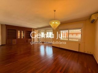 Affitto Appartamento  Avenida president companys. Amplio piso de 4 habitaciones en el centro de badalona