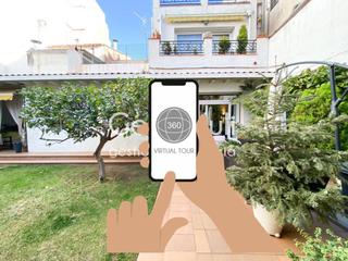Maison jumelée à Centre. Casa pareada en venta en centre08911