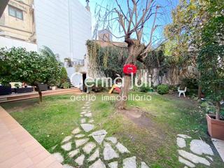 Casa aparellada a Centre. Casa pareada en venta en centre08911