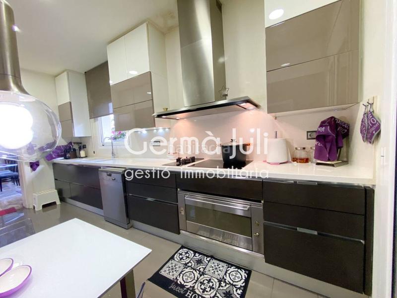 Foto 084eedc0-96d5-4368-b21b-667c160d4711. Casa pareada  en venta en Centre en Centre Badalona