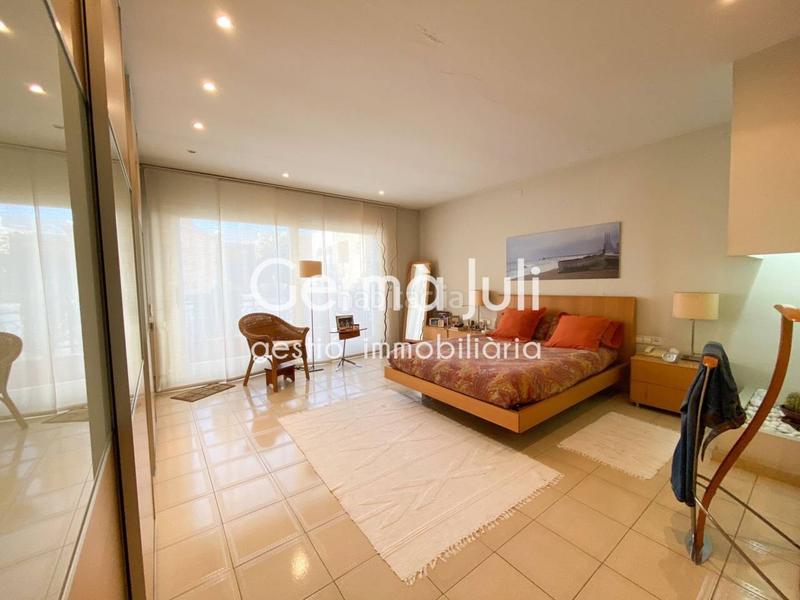 Foto 469f6203-e430-4422-9b5f-c83f52fd50c0. Casa pareada  en venta en Centre en Centre Badalona