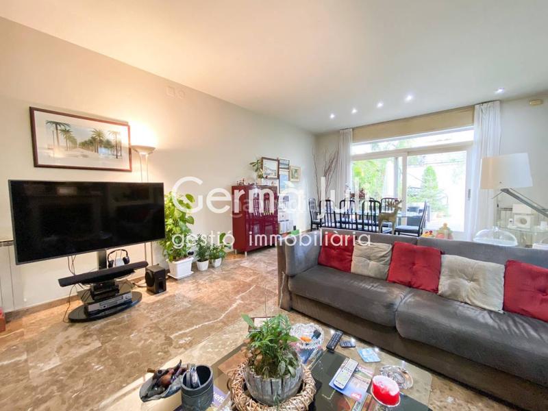 Foto 5dca660b-8793-4fb1-905b-74aec737c5a8. Casa pareada  en venta en Centre en Centre Badalona