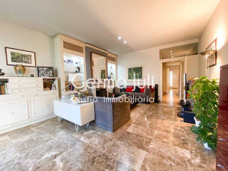 Foto 7af32209-f232-4379-950b-2d2b1e945c19. Casa pareada  en venta en Centre en Centre Badalona