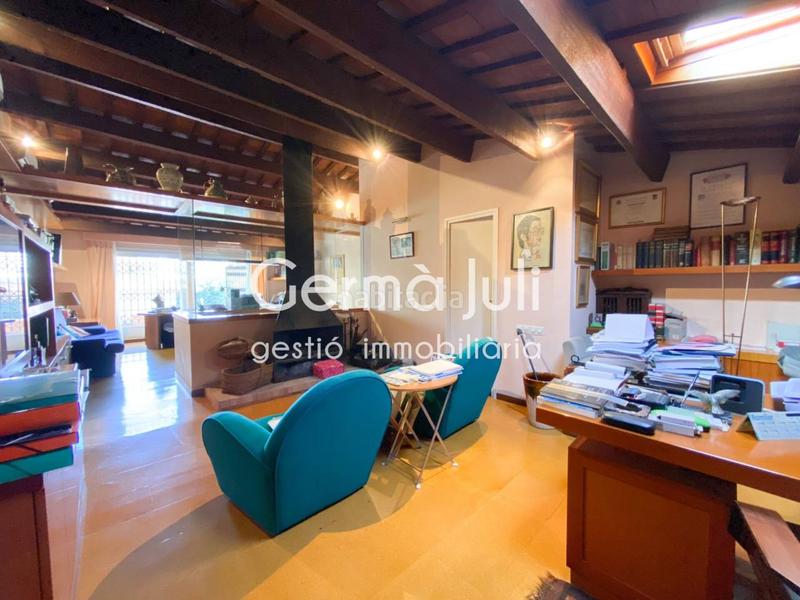 Foto 96257a34-6a31-4eee-87d0-9695c9e90079. Casa pareada  en venta en Centre en Centre Badalona