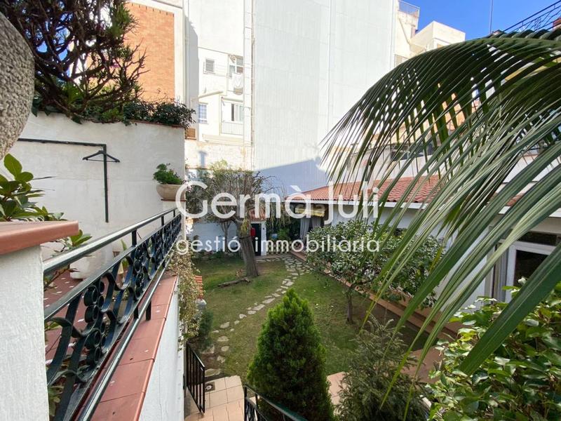Foto bd459b7c-4921-41c6-abb0-c8e0f022201e. Casa pareada  en venta en Centre en Centre Badalona