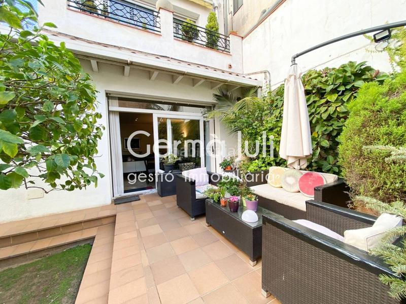 Foto d7144280-4caf-4679-a83b-fd6ac828c543. Casa pareada  en venta en Centre en Centre Badalona