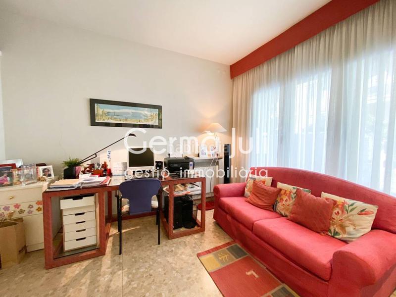 Foto ea714a1f-9195-4102-965e-92c483011d58. Casa pareada  en venta en Centre en Centre Badalona