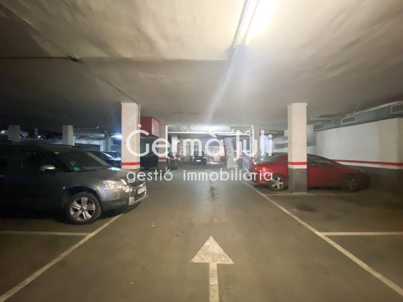 Foto bc876f25-f700-4f50-b90a-a0034f17039e. Aparcament cotxe a Centre Badalona