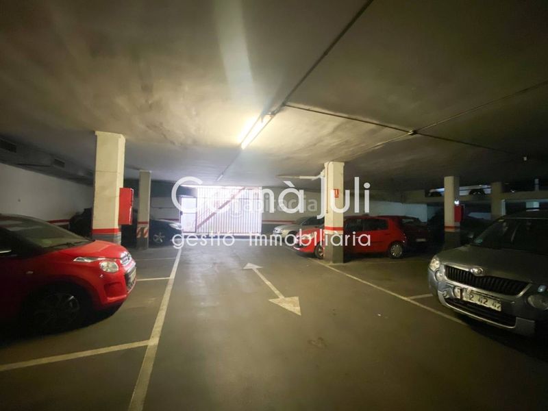 Foto ca6edde1-d0b1-448c-91bd-3f1a4838ffcd. Aparcament cotxe a Centre Badalona