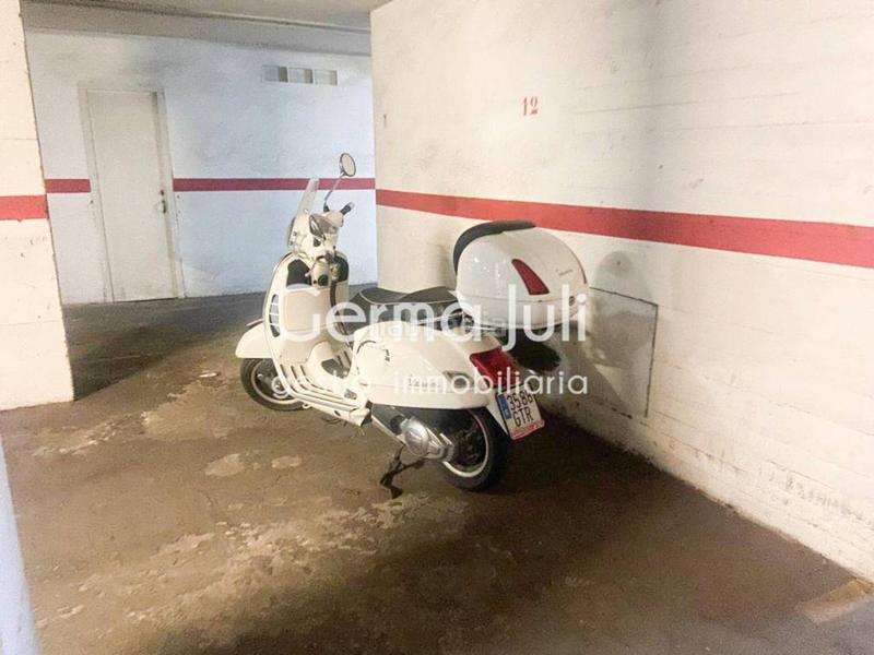 Foto 7a10fa52-6514-483d-8c73-69d8d1228118. Parking voiture dans Centre Badalona
