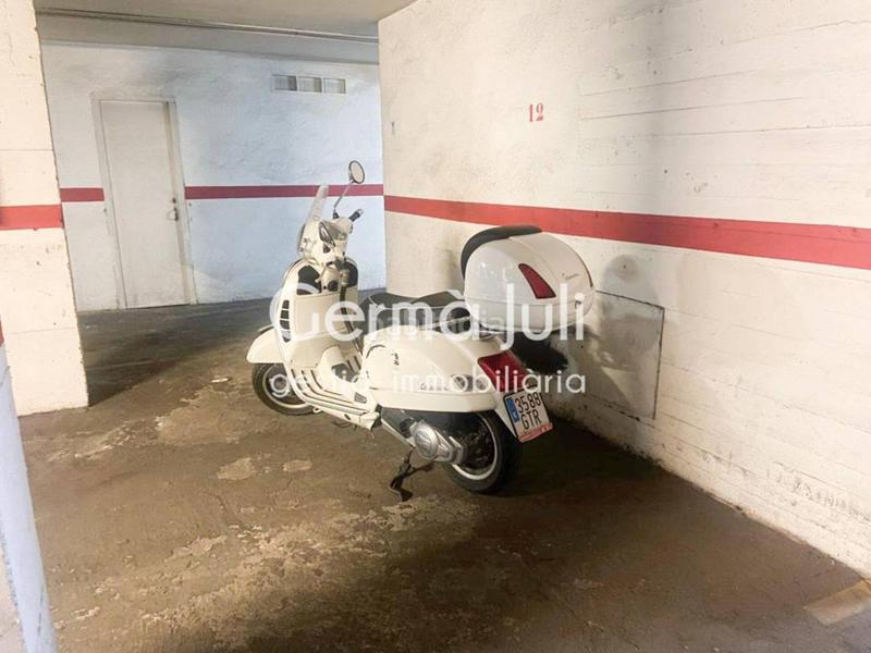 Foto c8a30d3e-845e-46a5-9b03-15c1bd3f927a. Parking voiture dans Centre Badalona