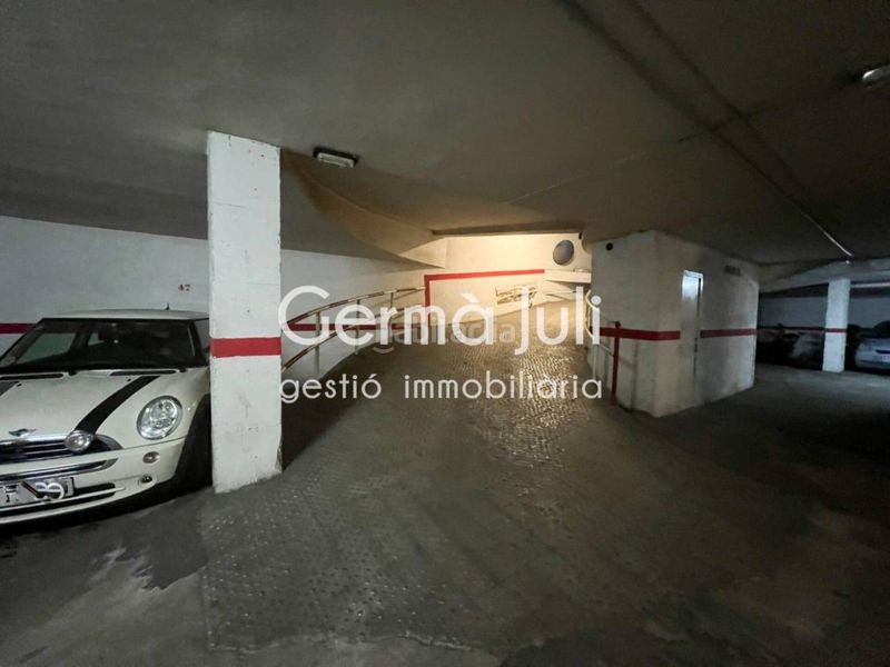 Foto 198e171c-9b27-44a4-9718-4ab1cad2ba88. Aparcament cotxe a Centre Badalona