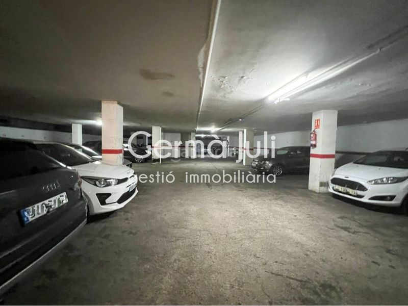 Foto 1a3f73c2-6be7-4468-be8e-6059c0c0ab2d. Aparcament cotxe a Centre Badalona