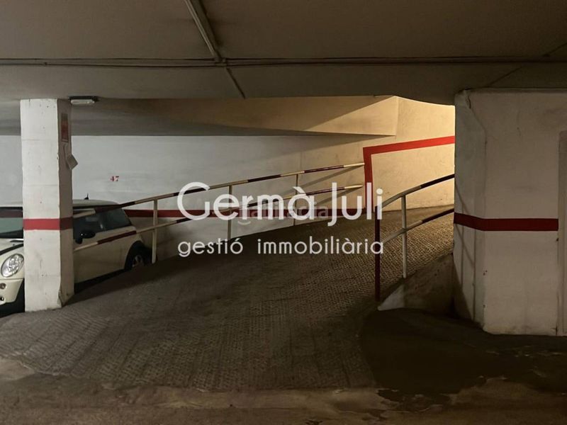 Foto f04a5ca0-f02d-4608-9074-3b2b9eb667aa. Aparcament cotxe a Centre Badalona
