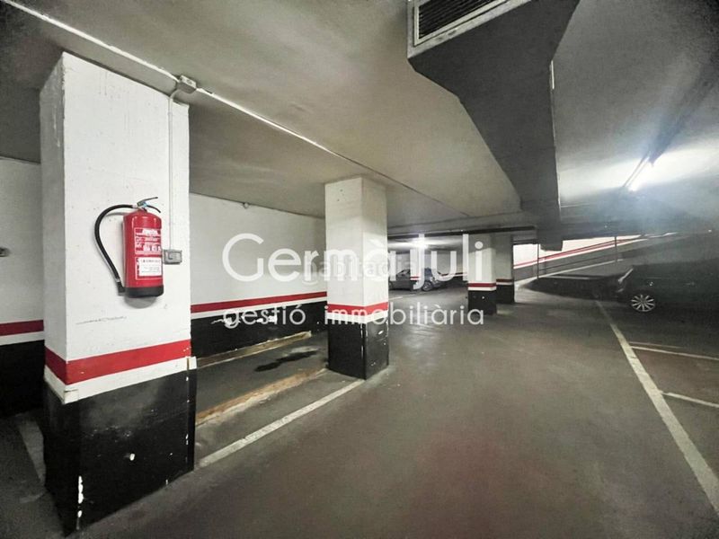 Foto f80ec790-307e-445d-8238-9ac34827e4a2. Aparcament cotxe a Centre Badalona
