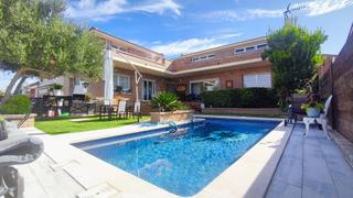 Chalet à Sant Salvador de Guardiola. Exclusivo chalet con vistas panorámicas a montserrat en la urban