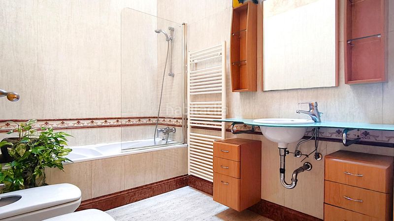 Foto 3f416457-9cbc-4ccc-b0a4-3a28257e8795. Casa pareada casa unifamiliar situada . en Navarcles