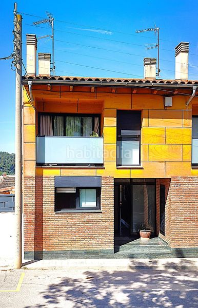 Foto 91ac51f9-2a75-47ed-8bc9-38f0b13e870e. Casa pareada casa unifamiliar situada . en Navarcles