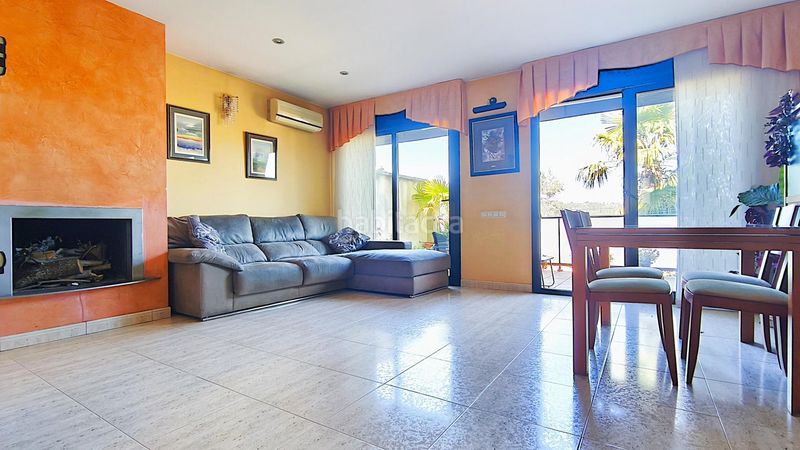 Foto eff0ece8-b74c-4cce-bbb8-437efa9ca056. Casa pareada casa unifamiliar situada . en Navarcles