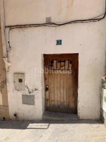 Foto b925337f-6faf-40b9-9048-57b1ea704356. Casa a travessera de dalt 3 a Garcia