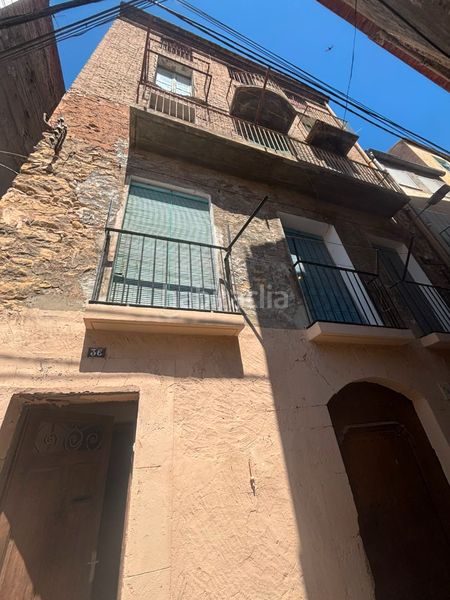 Foto a9d9014f-5a80-4aa4-89c9-54a0fbc49c28. Casa amb aparcament a Flix