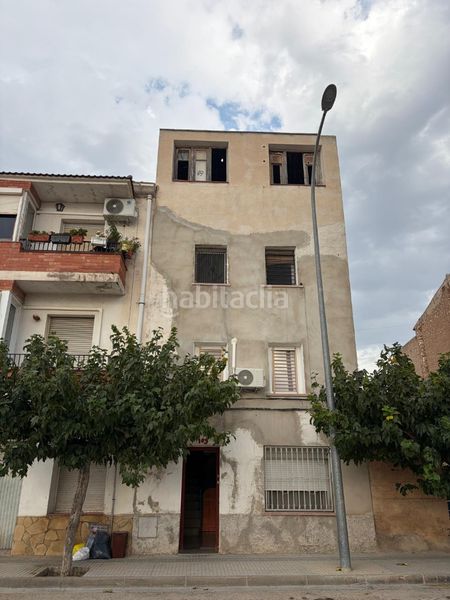 Foto 55f794b8-c7ec-4866-a1ee-5321ae52d32f. Édifice dans avinguda de lluís companys 109 dans Móra la Nova