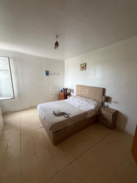Foto b8fe90f6-98d0-415b-bffd-ffbc0b3e9836. Édifice dans avinguda de lluís companys 109 dans Móra la Nova