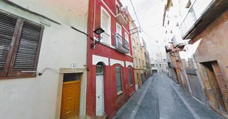 Appartement  Carrer del mig 47. Piso okupado en constanti