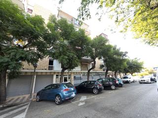 Piso en Carrer acces icomar 5. Piso en tarragona ocupado ilegalmente