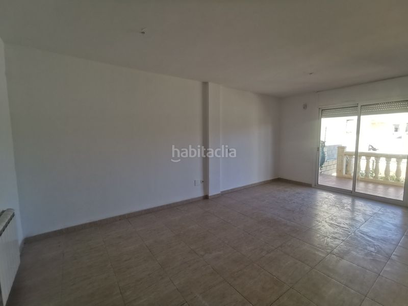 Foto b04447a9-9f4d-43e6-8939-e5fd4e80a1e6. Casa adosada en carrer de josep maria de sagarra 7 chalet en urbanizacion solemio en Mont-roig del Camp