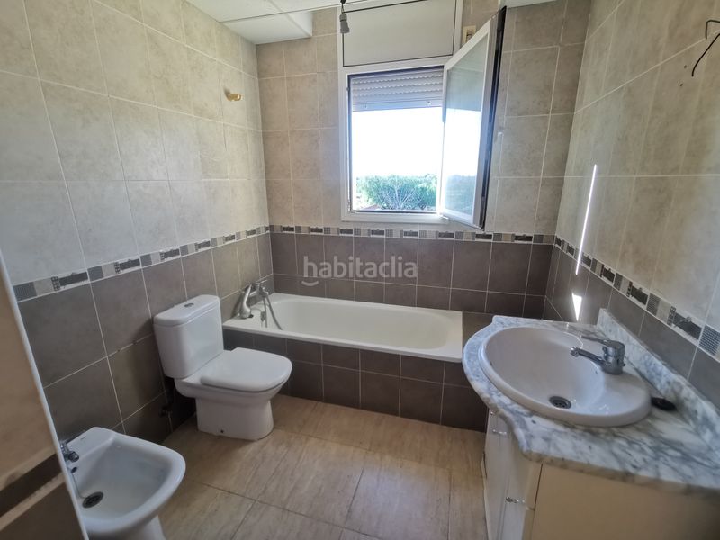 Foto ef86f194-e902-4b17-982e-2e284176ca90. Casa adosada en carrer de josep maria de sagarra 7 chalet en urbanizacion solemio en Mont-roig del Camp
