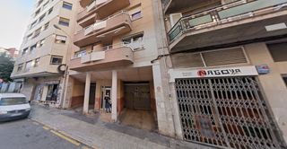 Appartamento  Carrer dels jurats. Piso ocupado en reus