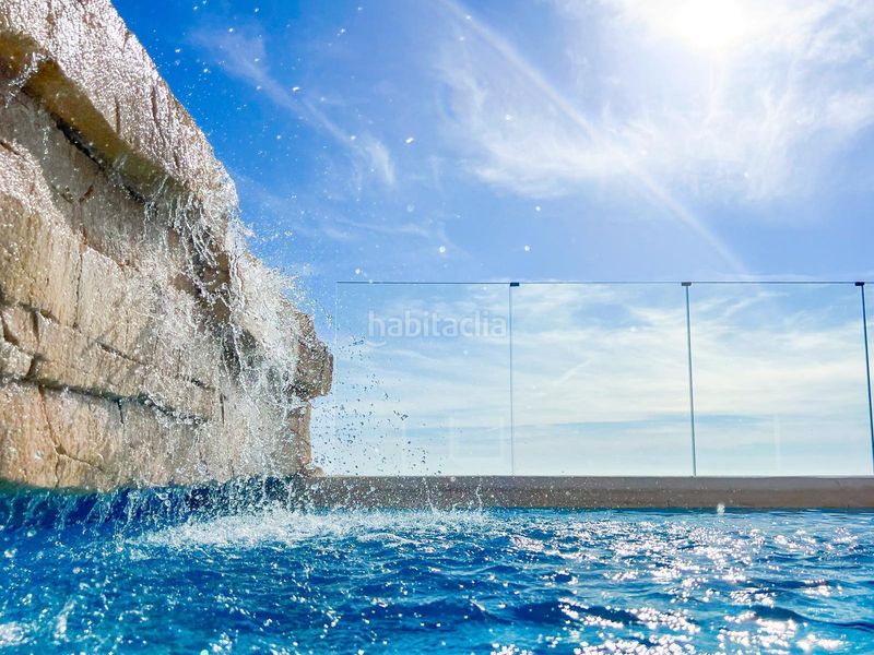 Foto 0f3e0459-c2a4-4ffb-a503-13b982663fd5. Àtic amb xemeneia calefacció aparcament piscina a Salou