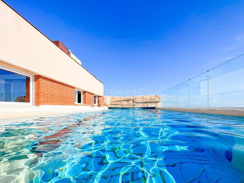 Foto e5d3c9dc-53a8-4ebf-ae31-9d337c88864b. Àtic amb xemeneia calefacció aparcament piscina a Salou
