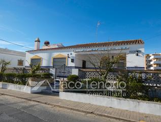 Chalet à Calle los corales 32. Venta chalet en la antilla en tercera línea de playa, zona leiva