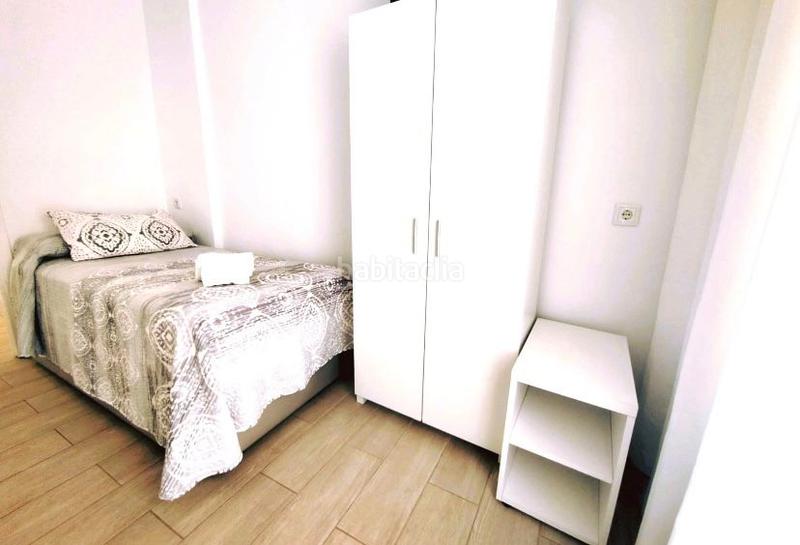 Foto 076255e7-4a0c-40df-bd17-ed6abcdb3f08. Piso en paseo de los reyes 18 venta de piso céntrico más local comercial en Isla Cristina