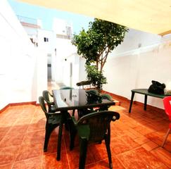 Pis  Paseo de los reyes 18. Venta de piso céntrico más local comercial en isla cristina