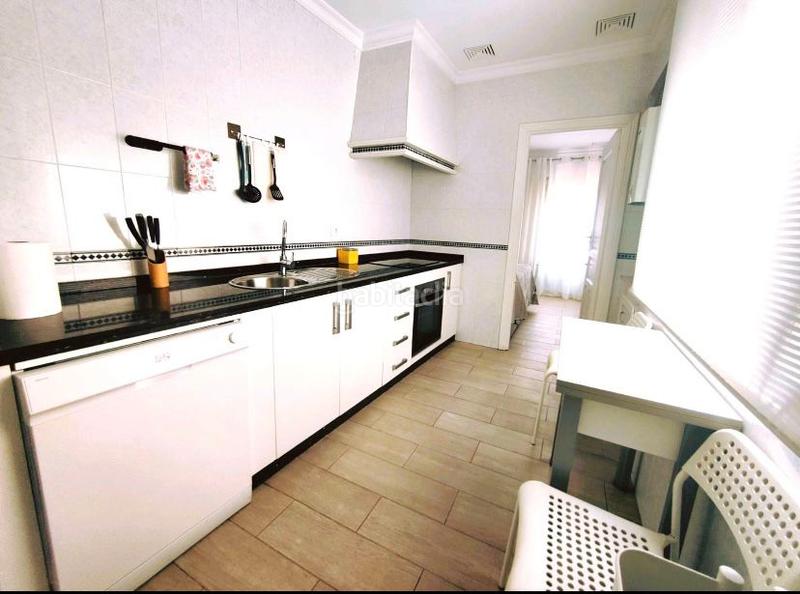 Foto cccfcb83-72f0-4eaa-9449-70a42be9e65e. Piso en paseo de los reyes 18 venta de piso céntrico más local comercial en Isla Cristina
