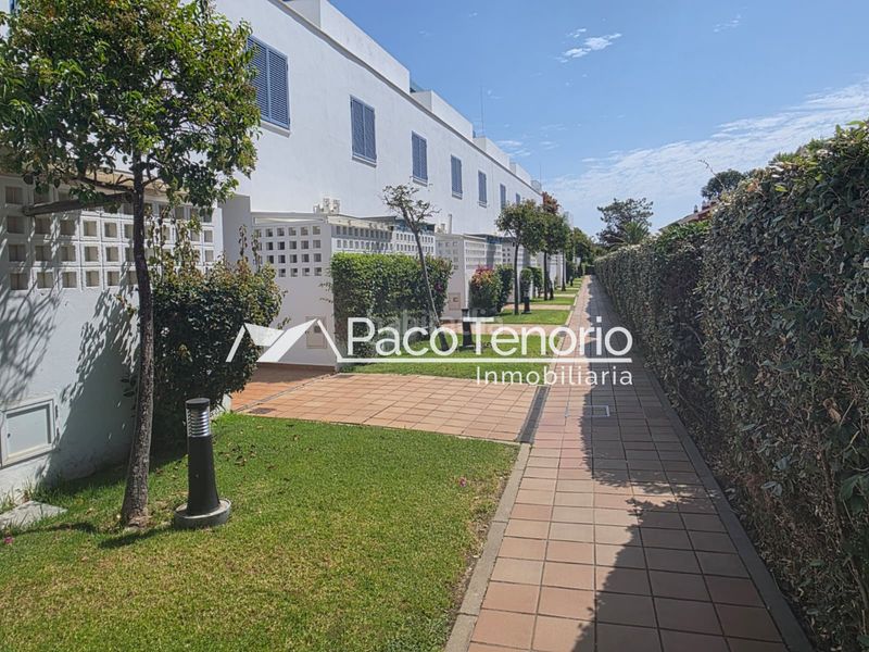 Foto 1a62c62b-807b-46d0-94c1-5417bf025c24. Casa adossada a paseo del golf 2 a Islantilla golf Islantilla