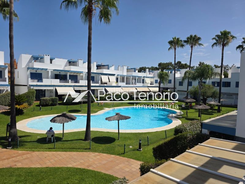Foto 262e2286-f957-4ff9-8f3f-c4df1f0ccb9d. Casa adossada a paseo del golf 2 a Islantilla golf Islantilla