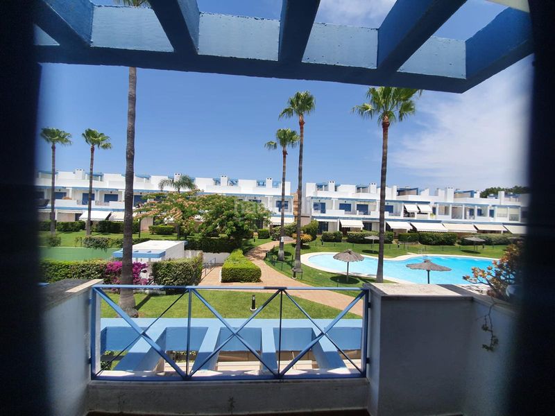Foto de7b5085-574c-4d37-b74c-82edb5d3cda1. Casa adossada a paseo del golf 2 a Islantilla golf Islantilla