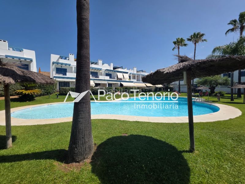 Foto e9c13d44-f8ee-4612-8f6f-bf5fd45a1e62. Casa adossada a paseo del golf 2 a Islantilla golf Islantilla